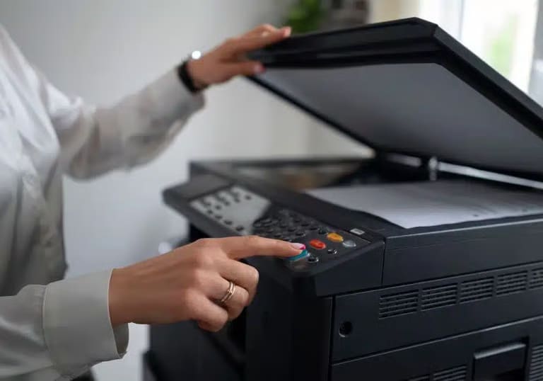Fotocopiatrice in uso